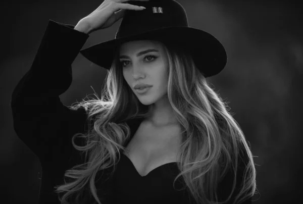 Beautiful Young Woman Wide Broad Brim Hat Tender Girl Fashion — 스톡 사진