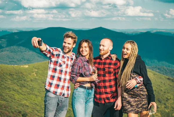 Eine Gruppe Von Freunden Macht Ein Selfie Den Bergen Wandergruppe — Stockfoto