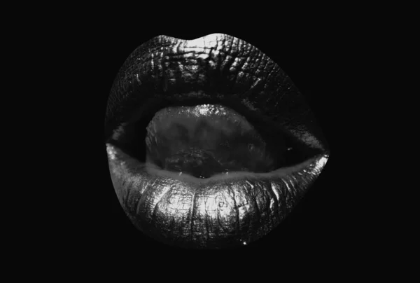 Weibchen Goldenen Mund Isoliert Zunge Leckt Sexy Lippen Frau Sinnliche — Stockfoto