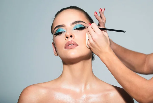 Sexy Makeup Party Makeup Artist Applies Eye Shadow Hand Visagiste — Stock Photo, Image