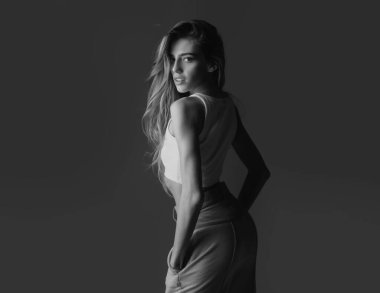 Genç bir kadının şehvetli portresi. Güzel bir model kız. Zarif Leydi.