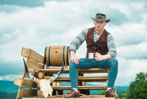 Farmer Cowboy Csésze Kávét Vagy Teát Tart Nyugati Élet Amerikai — Stock Fotó