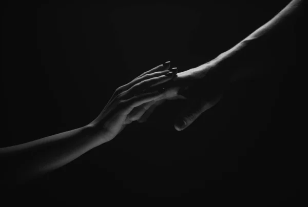 Dwie Ręce Chwili Pożegnania Trzymanie Się Ręce Pomóż Przyjacielowi Przetrwać — Zdjęcie stockowe