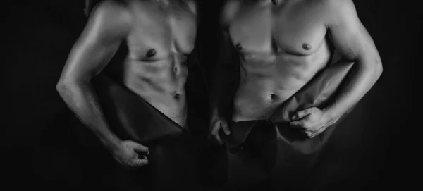两个性感男人赤身裸体 赤身裸体群交性感男人 Abs 性感的肌肉适合男人 年轻基佬强壮的躯干 — 图库照片