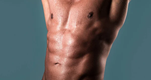 Homem Modelo Fitness Mostrando Seu Peito Perfeito — Fotografia de Stock