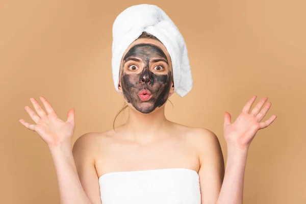 Ansiktsvatten Träkol Mask Kosmetika Kosmetologi Dermatologi Kvinnligt Ansikte Med Svart — Stockfoto