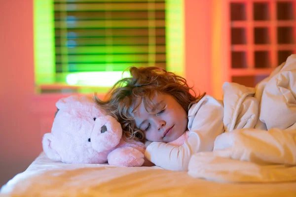 Nighttime Sleep Kid Sleeps Toy Teddy Bear Bed Napping Cute — Stock Photo, Image