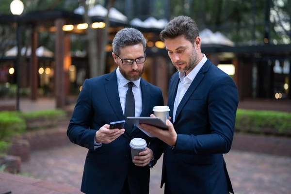 Business Communication Two Business Men Using Tablet Coffee Break Outdoors — Stock Photo, Image