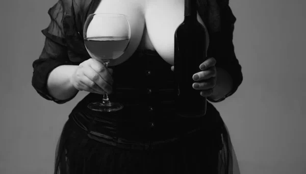 Şarap Festivali Büyük Çıplak Göğüsleri Olan Kadınlar Sütyenin Içinde Kırmızı — Stok fotoğraf