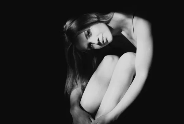 Портрет Чарівної Сексуальної Жінки Чуттєва Дама Позує Голою Фігурою Еротики — стокове фото