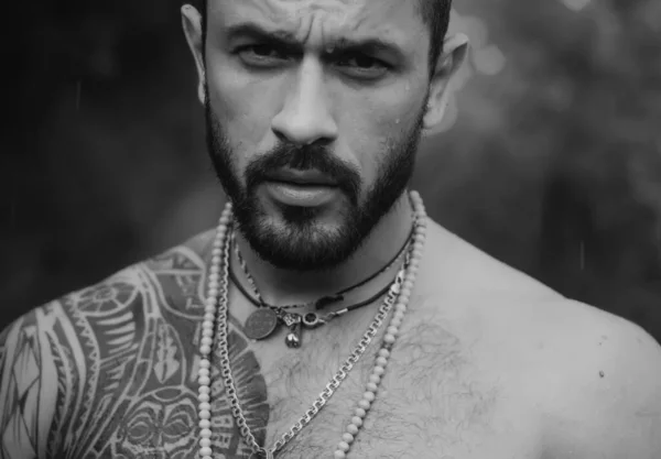 Amante Latino Muscular Retrato Bonitão Latino Brutal Homem Elegante Desviar — Fotografia de Stock