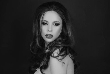 Seksi güzel kız, şehvetli genç kadın. Moda ve güzel kadın yüzü