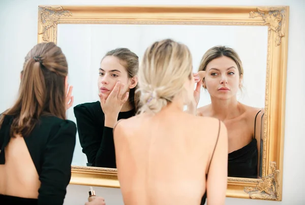 Modeporträtt Vacker Glamourmodell Med Snygg Makeup Ansiktet Sexiga Tjejer Med — Stockfoto