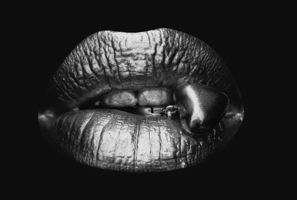 Γυναικεία Χρυσά Χείλη Κλείστε Απομονωμένο Φόντο Απομονωμένο Στόμα Χρυσού Έννοια — Φωτογραφία Αρχείου