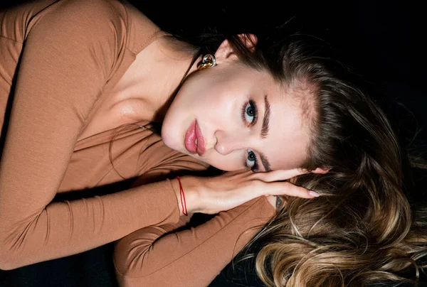 Sinnlicher Blick Sexy Hübsche Frau Modell Auf Schwarzem Hintergrund Sinnliches — Stockfoto