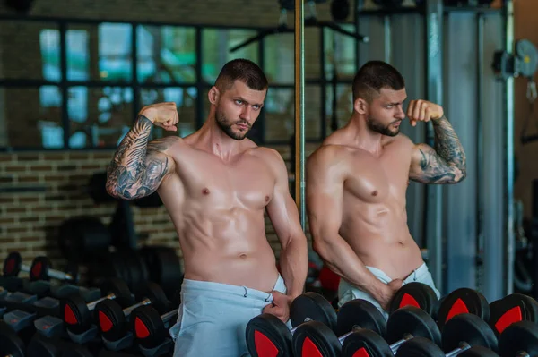 Portrait Handsome Sporty Man Muscular Body Doing Weight Lifting Guy — Stockfoto