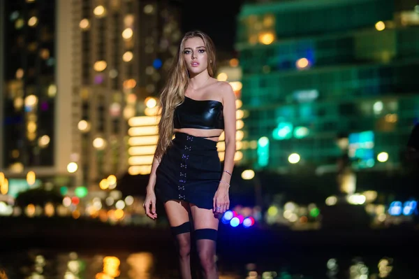 Nachtporträt Von Sexy Mädchen Mode Urbanen Straßenstil Der Jungen Sinnlichen — Stockfoto
