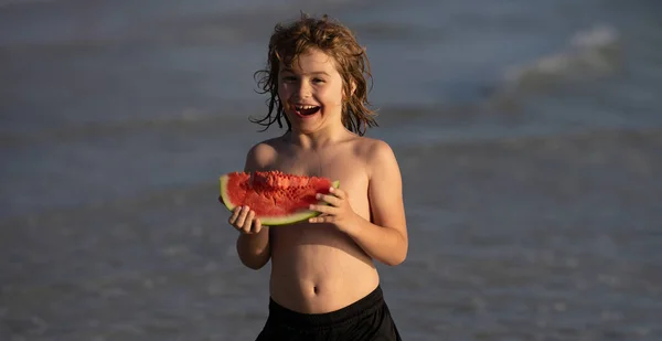 Vacaciones Viajes Con Niños Fruta Sandía Verano Para Niños Niño —  Fotos de Stock