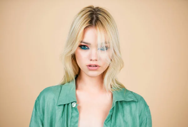Şehvetli Sarışın Kadın Model Portresi Genç Güzel Bir Kadın Yüzü — Stok fotoğraf