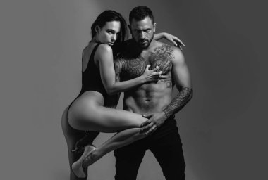 Güzel kadın ve seksi erkek arkadaş. Seksi karı-koca. Şefkat ve sevgi dolu bir çift