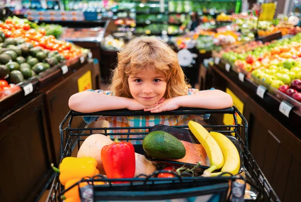 Kindereinkauf Supermarkt Gesundes Essen Für Kinder Kind Supermarkt Kauft Gemüse — Stockfoto