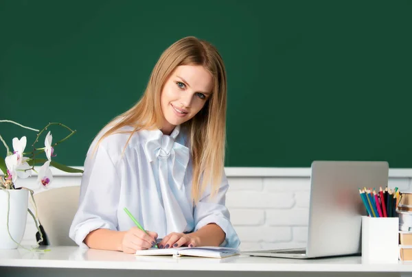 Portrait Smiling Young College Student Writing Studying Classroom — Stock Photo, Image