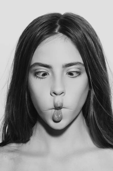 Dudaklar Eğlenceli Komik Kadın Yüzü Yakından Çılgın Kız Stüdyo Resmi — Stok fotoğraf