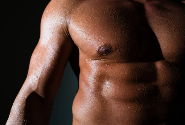 性感的家伙性感的身体 胸部肌肉丰满的男人一个肌肉发达的男模的裸体解剖 私处男人的乳头 — 图库照片