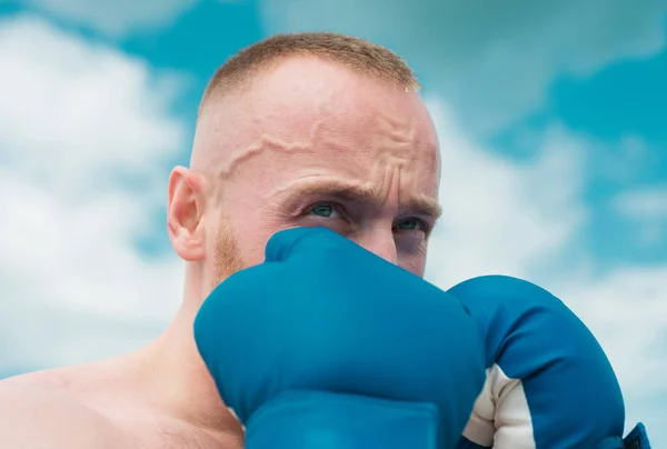Boxe Pontapé Muscular Muay Thai Lutador Perfuração Retrato Close Kickboxing — Fotografia de Stock