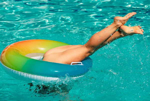 Summer Woman Swimming Pool Female Ass Buttocks Girl Swimming Ring — Stok fotoğraf