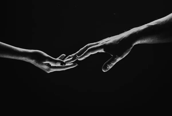 Руки Під Час Порятунку Дружні Рукостискання Привітання Друзів Командна Робота — стокове фото