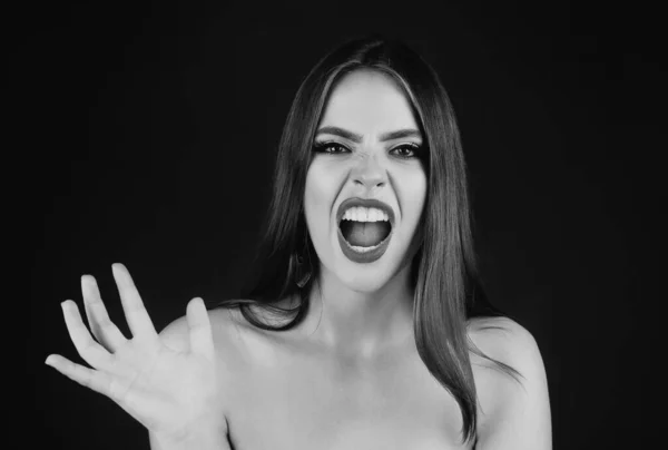 Emocjonalna Wściekła Kobieta Zdenerwowana Dziewczyna Krzyki Nienawiść Wściekłość Zamyślona Kobieta — Zdjęcie stockowe
