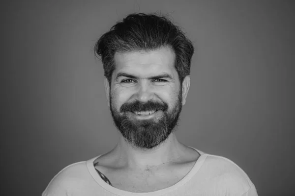Uomo Felice Faccia Sorridente Uomo Barbuto Con Barba Lunga Baffi — Foto Stock