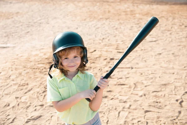 Дитина Грає Бейсбол Баттер Молодіжній Лізі Стає Хітом Хлопчик Потрапляє — стокове фото