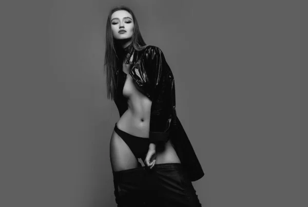Juegos Eróticos Abrigo Cuero Látex Negro Chica Sexy Mira Moda —  Fotos de Stock