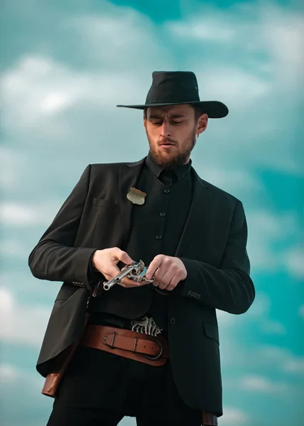 Batı Dan Aranıyor Silahlı Bir Kovboy Amerikalı Haydut Şapkalı Batılı — Stok fotoğraf