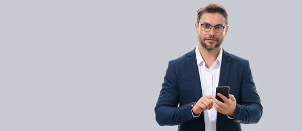 Europäischer Geschäftsmann Formellen Anzug Der Handy Zuschaut Schöner Mann Offizieller — Stockfoto