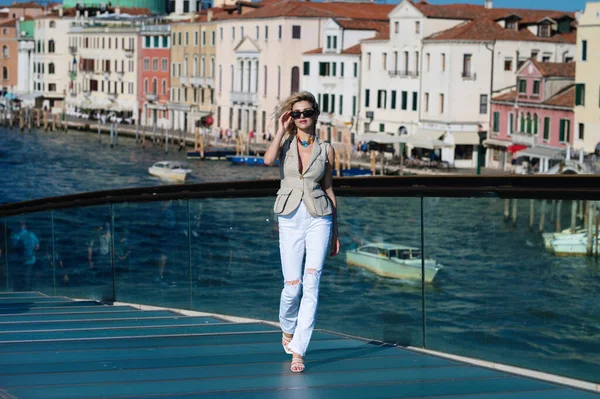 Portrait Femme Mode Jeune Jolie Fille Branchée Posant Venise Europe — Photo