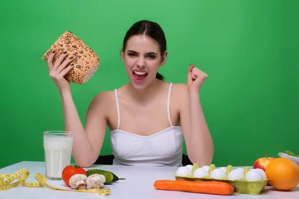 Διατροφή Λαχανικών Αστεία Γυναίκα Τρώει Υγιεινό Φαγητό Κάνει Δίαιτα Κορίτσι — Φωτογραφία Αρχείου