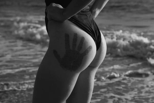 Sexy Swimsuit Summer Vacation Sand Tanned Buttocks Handprints Beach Womans — Φωτογραφία Αρχείου