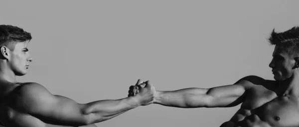 Βοηθάω Στηρίζω Άνδρες Οπλισμένοι Σωτηρία Κλείστε Χέρι Βοήθειας Δύο Χέρια — Φωτογραφία Αρχείου