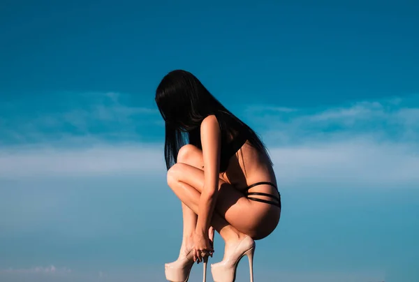 Moda Piękna Dziewczyno Kobieta Długie Nogi Szpilkach — Zdjęcie stockowe