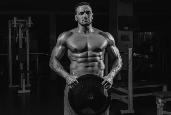 Powerlifter Těžkým Diskem Sportovní Tělocvičně Bodybuilder Trénuje Své Biceps — Stock fotografie