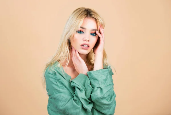 Vacker Flicka Sensuellt Blont Kvinnligt Modellporträtt Ung Skönhet Kvinna Ansikte — Stockfoto