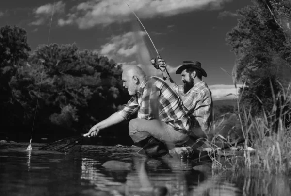Two Men Friends Fishing Flyfishing Angler Makes Cast Standing River — Stock Photo, Image