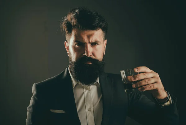 Stilvoller Reicher Mann Mit Einem Glas Alten Whisky Eleganter Barkeeper — Stockfoto