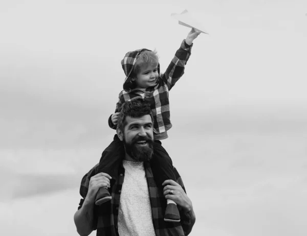 Portrait Happy Father Giving Son Piggyback Ride His Shoulders — Stock Photo, Image