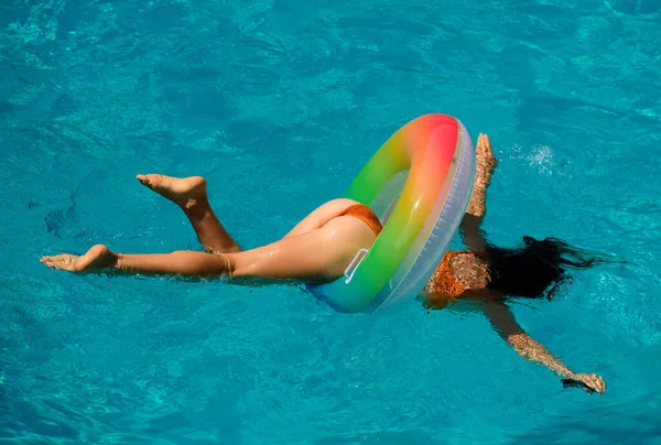Sexy Summer Vacation Gorgeous Young Woman Posing Bikini Pool Female — Stockfoto