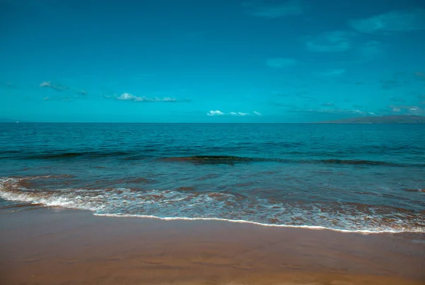Podróże Wakacje Tło Koncepcja Plaży Słonecznym Niebem Tropikalna Scena Wakacji — Zdjęcie stockowe