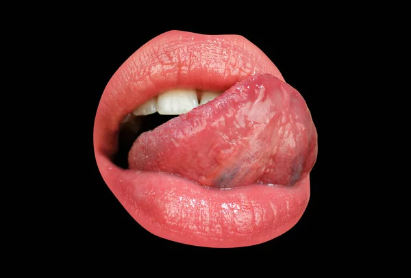 クローズアップ完璧な自然な唇 舌を持つ女性の口 セクシーなフル唇をプランプします マクロ面の詳細 — ストック写真